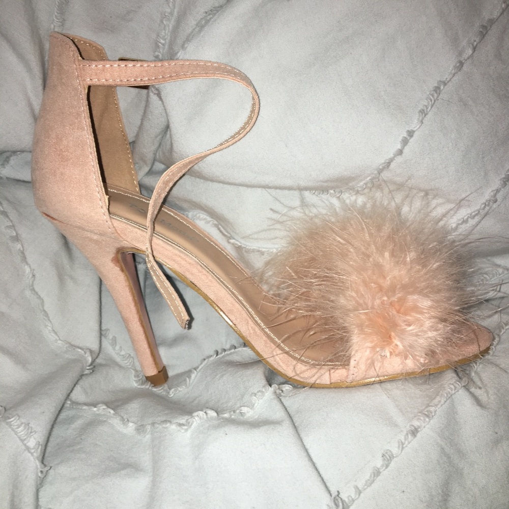 Pink feather toe heels